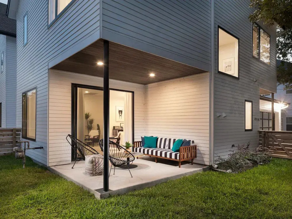 Modern 3br W/ Loft - Cozy Patio In Fenced Backyard 3 Bedroom Home