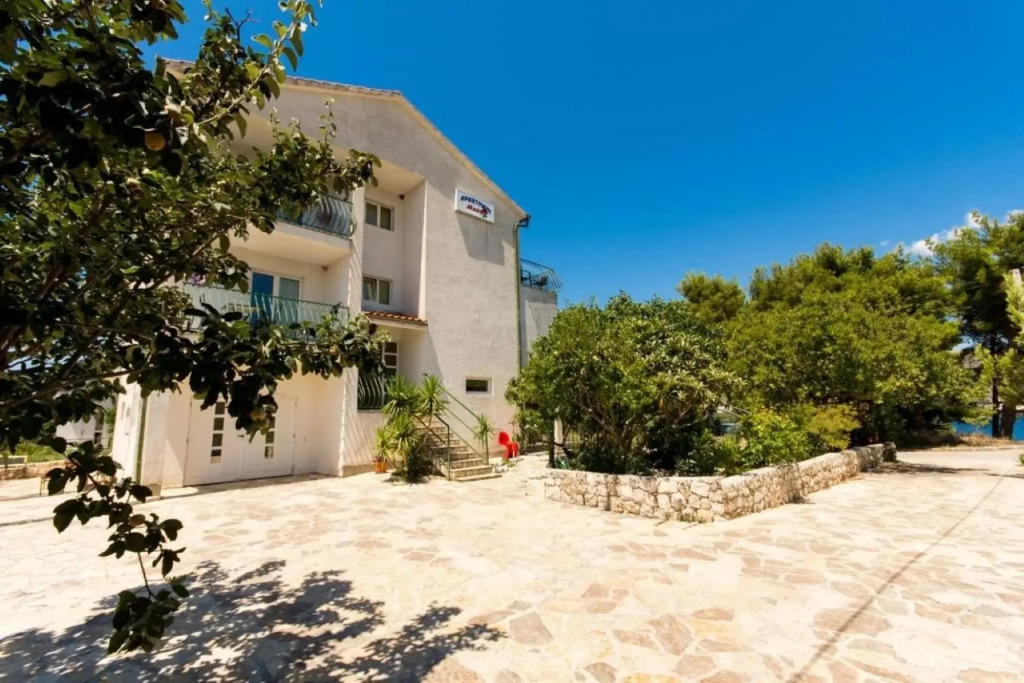 Sandra - quiet & close to the beach - SA1(2)