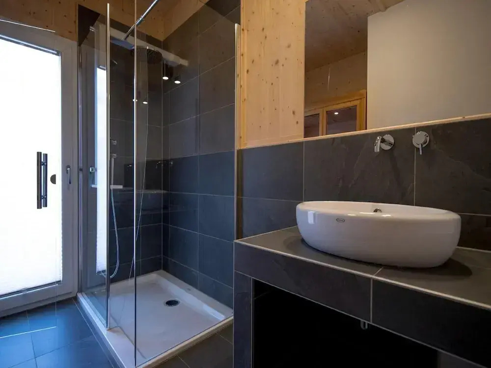 Welcoming Chalet With hot tub