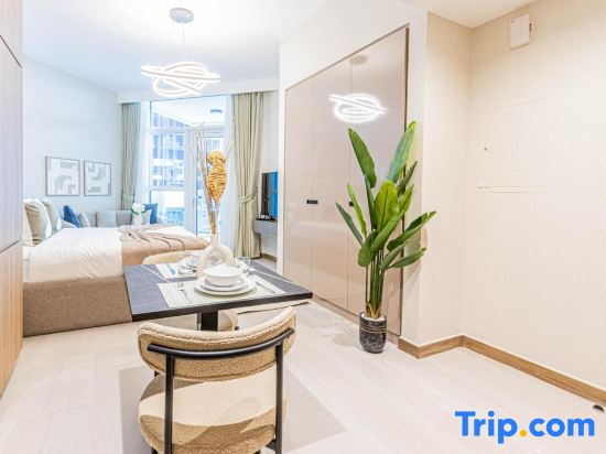 Minimalist Luxe Studio in the City