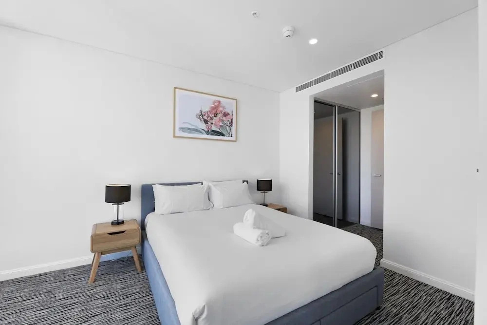 Luxe Oceanfront 1-bed High Rise With Pool & Gym
