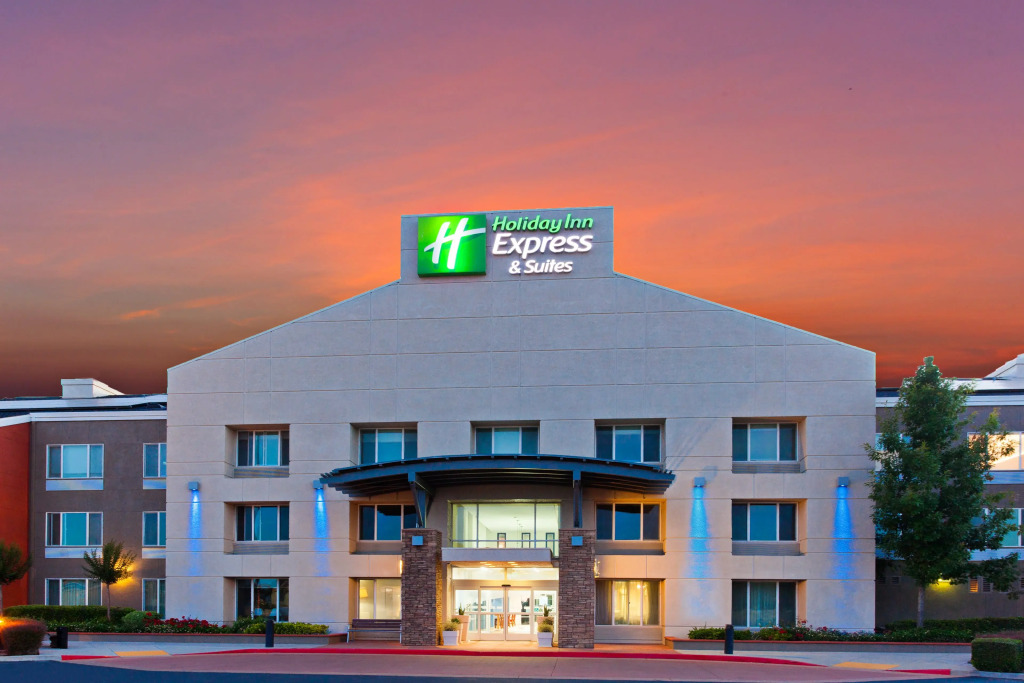 Holiday Inn Express Elk Grove West I-5 by IHG