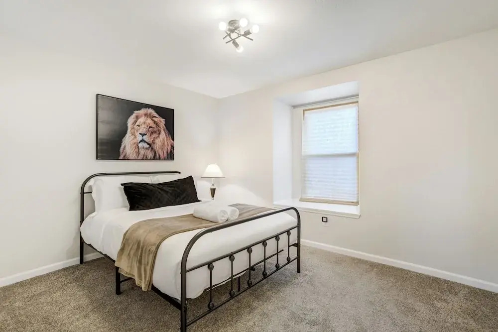 Modern 6BR Home in Briargate