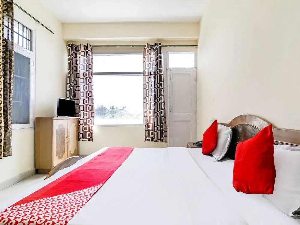 OYO 7483 Hotel Modgil
