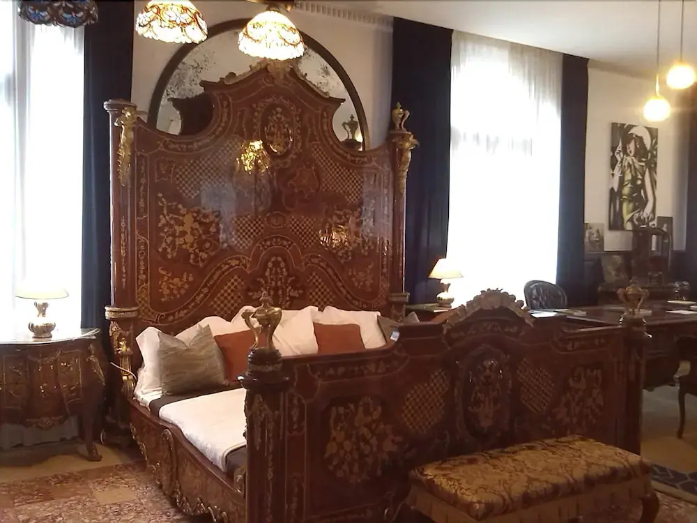 Regina Spa Art Deco