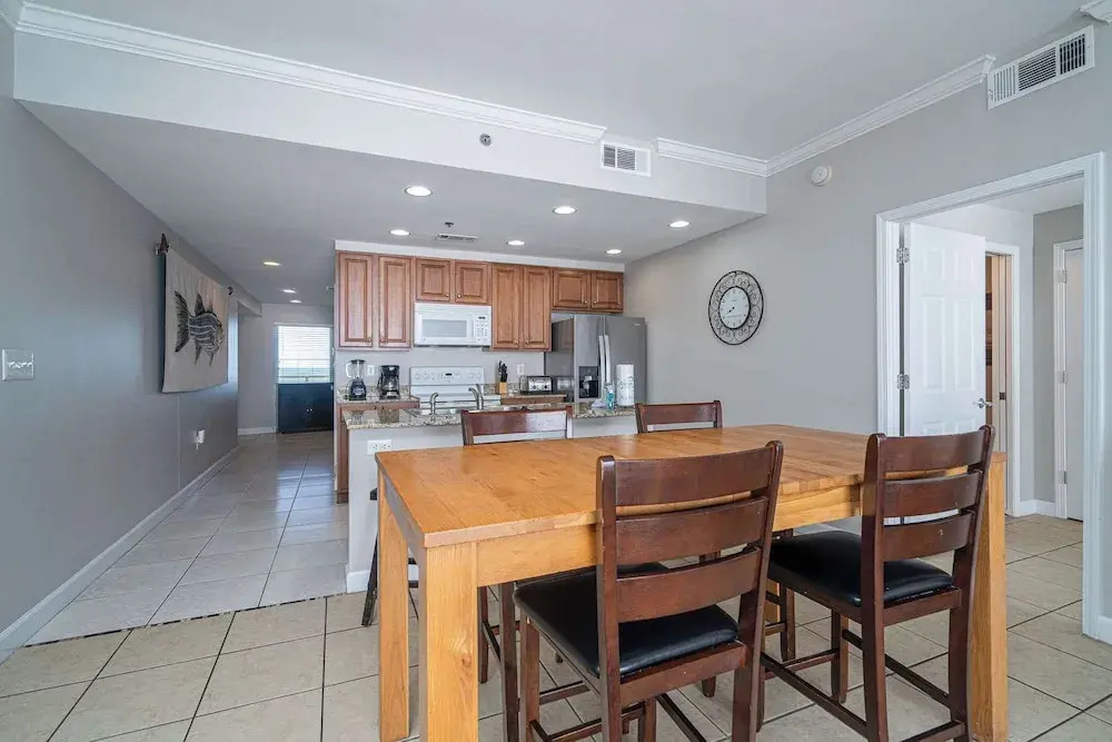 Beachfront Haven 2 BDR Kid-friendly Resort!