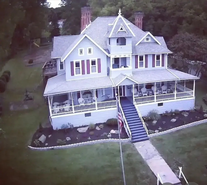 Hudson Manor Bed & Breakfast