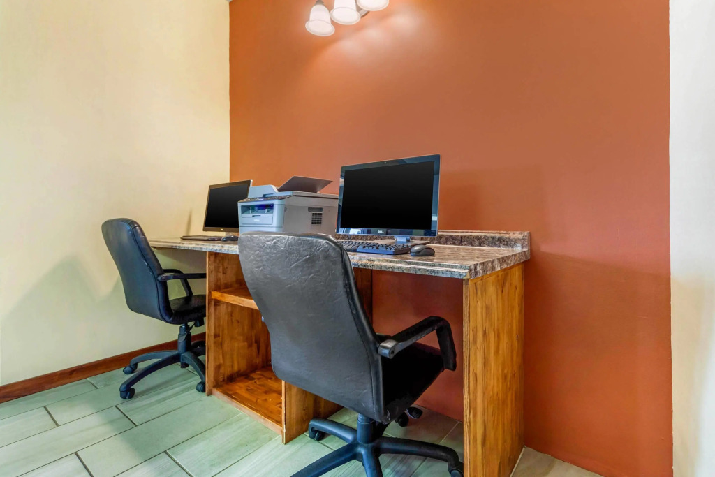 Econo Lodge Inn & Suites Brookings