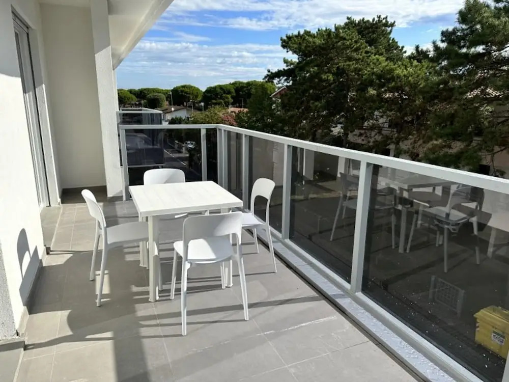 Pool Apartment 400m From Beach