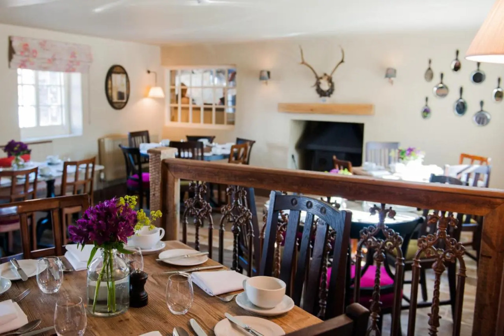 The White Hart, Overton