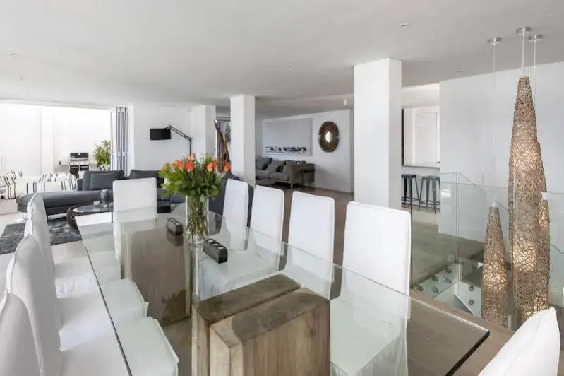 Sandpiper House: Stunning Ocean Views, Heated Pool & Large Garden