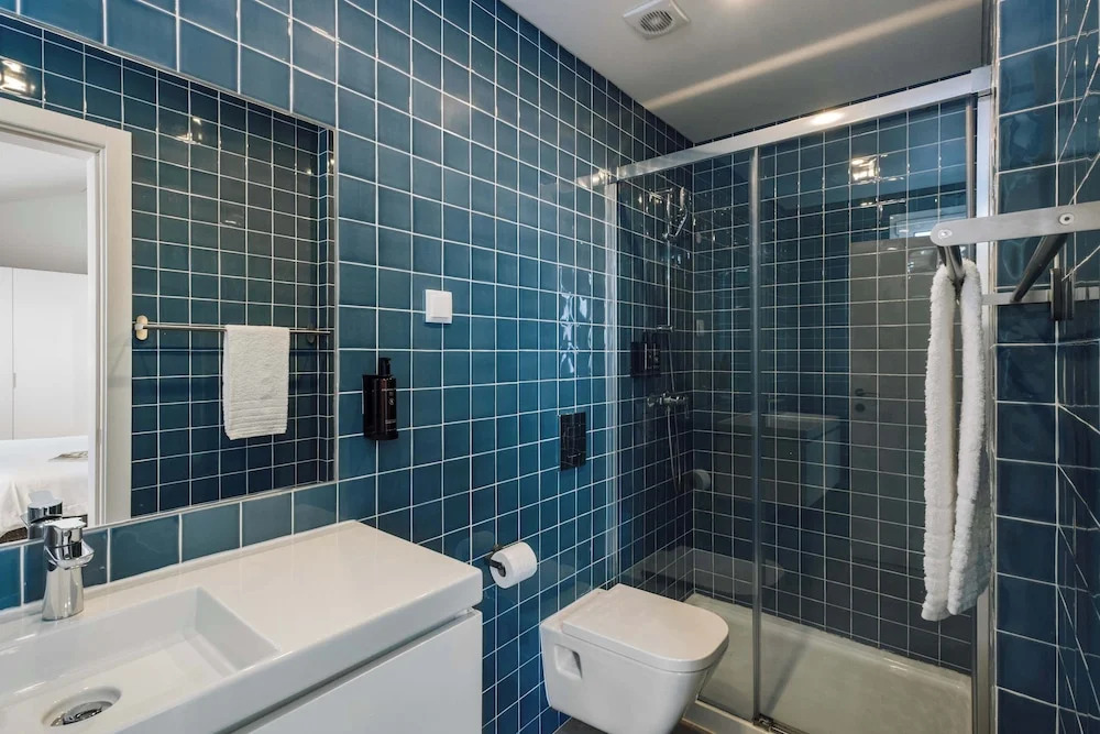 Lisbon Oriente Suites by Olala Homes