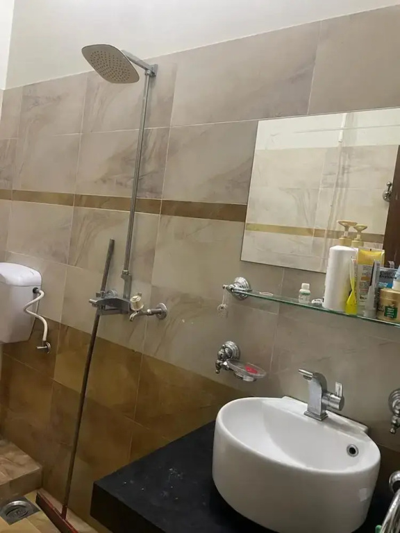 Warraich Villa gt Raod Gujrat Entire