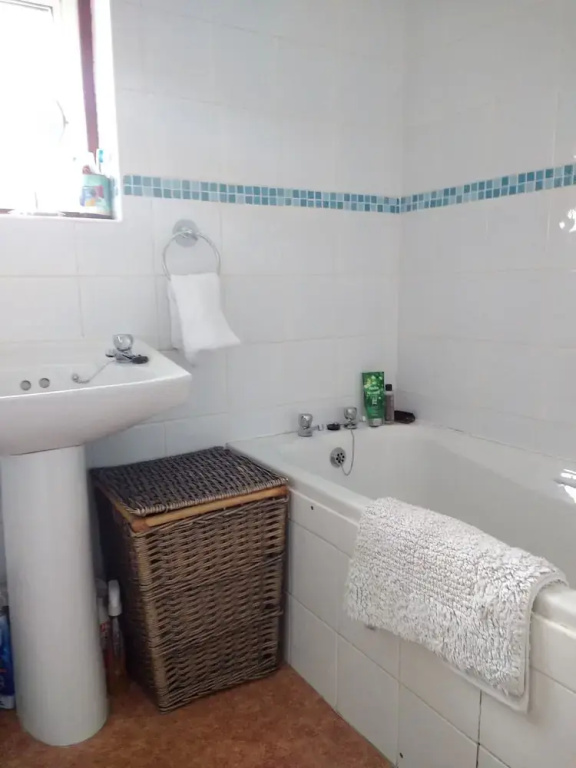 Three Bedroom Home With Garden in Brighton