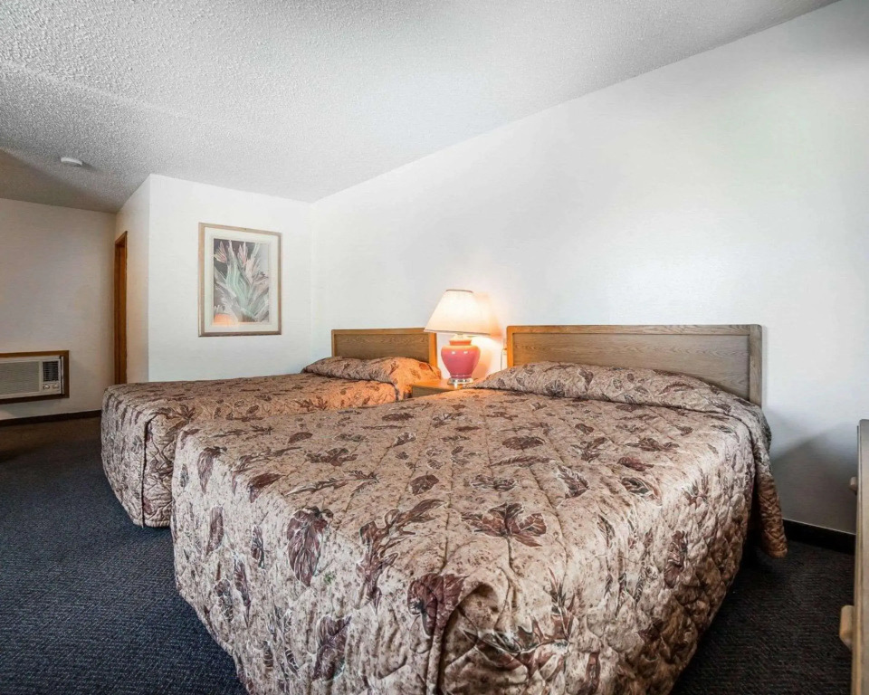 Rodeway Inn & Suites