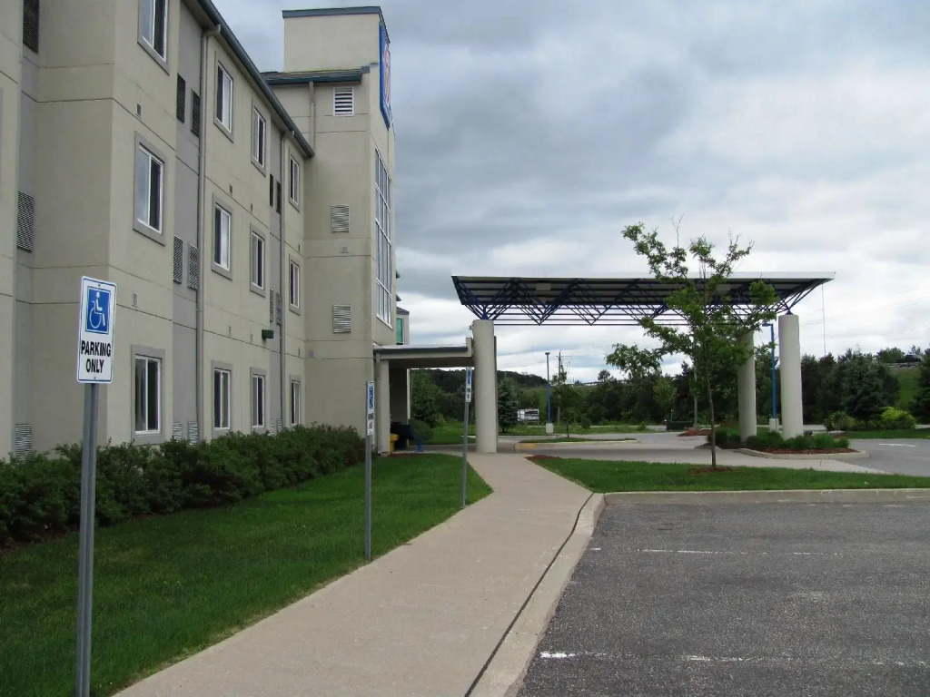 Motel 6-Huntsville, ON