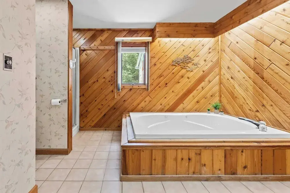 Harmony Ridge by Avantstay Fireplace, Large Deck & Forest Views