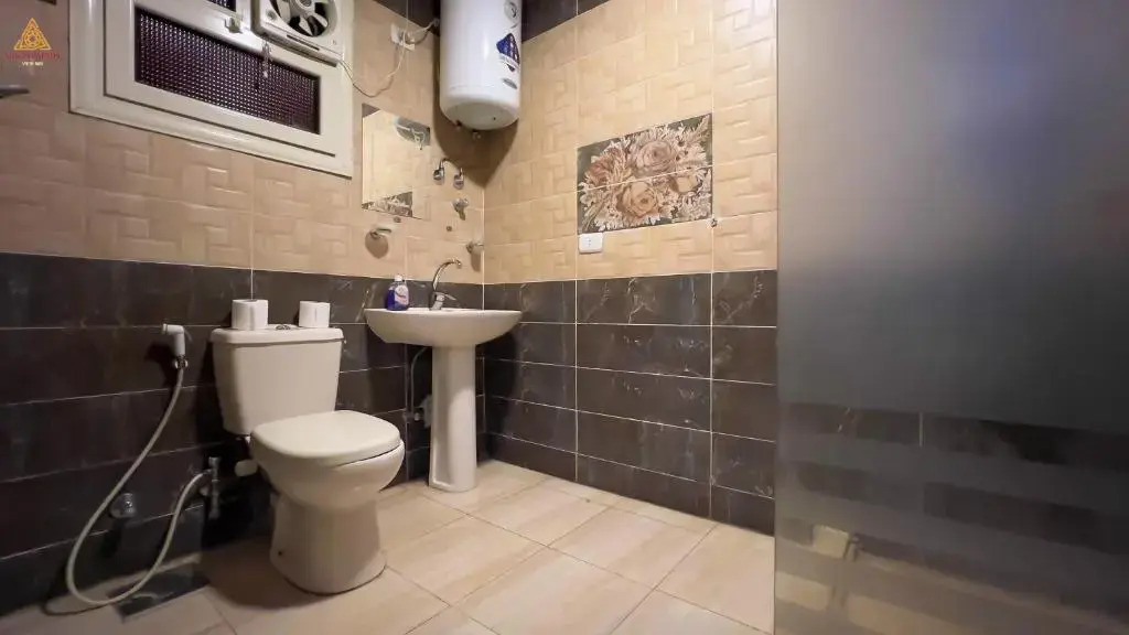 Full Pyramids View Apartment with Balcony For 8 P