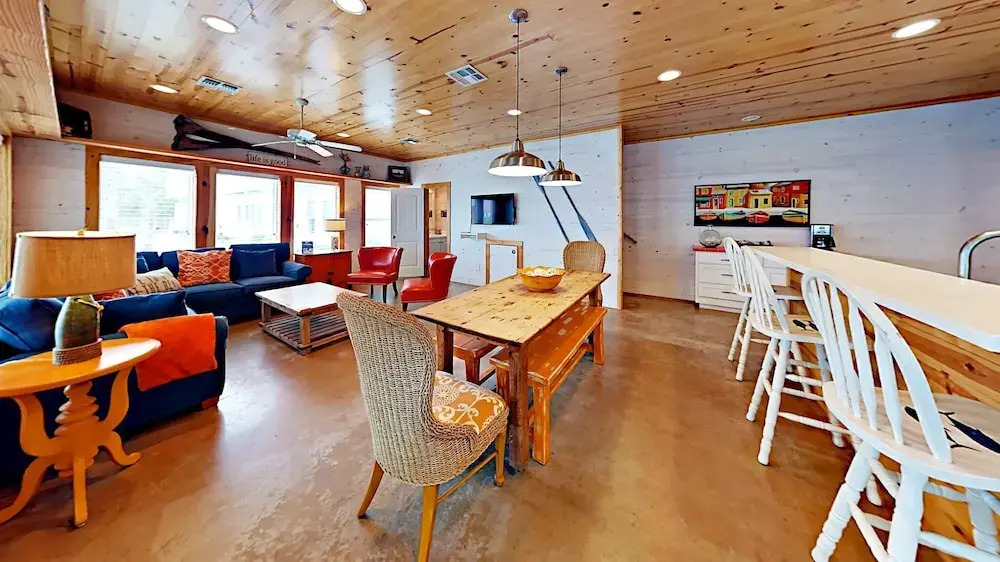 Station Street - 4 Br Townhouse