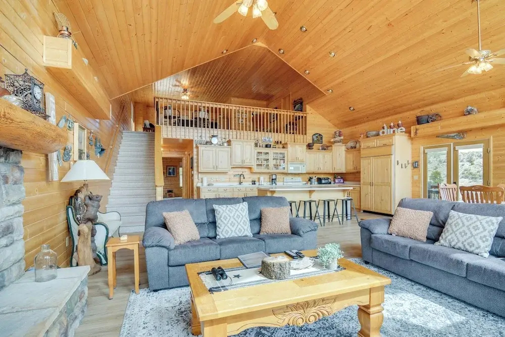 Pet-friendly Cabin < 1 Mi to Panguitch Lake!