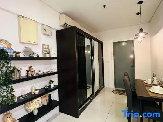 Mercu summer suites klcc luxury couple 1 bed room apartment with wifi netflix by Top R