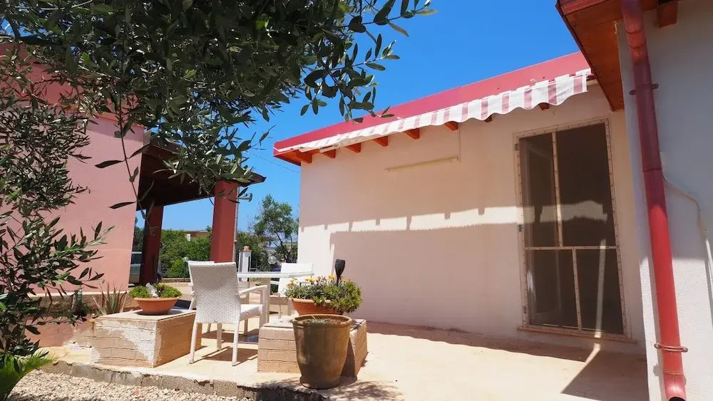 Villa Ulivo Sleeps 7 Garden Close to the sea