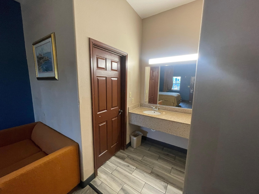 Airport Inn & Suites South Padre Island I 37