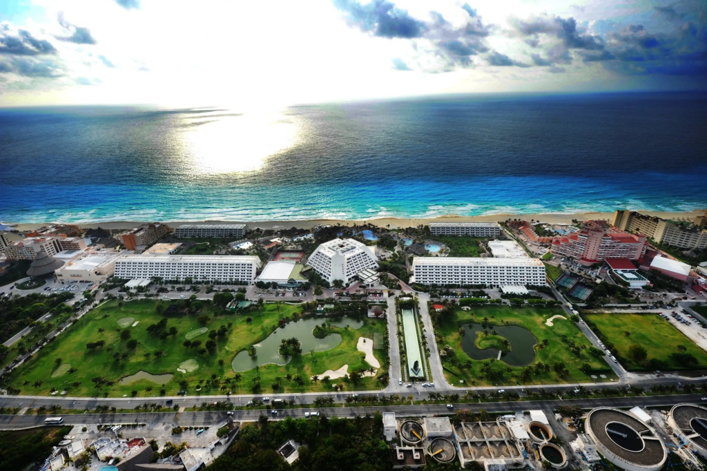 Oasis Cancun Lite