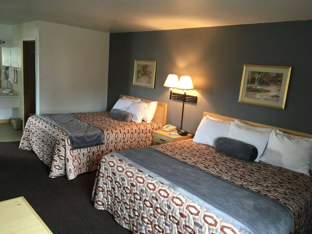 Moose Creek Lodge & Suites