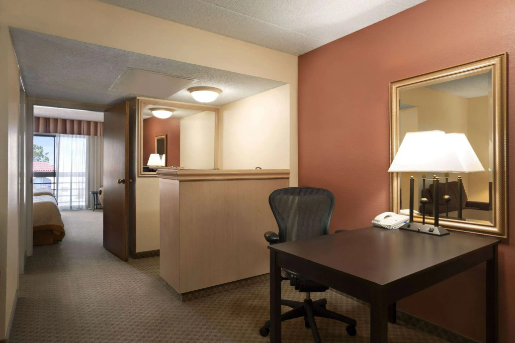 Wyndham El Paso Airport and Water Park
