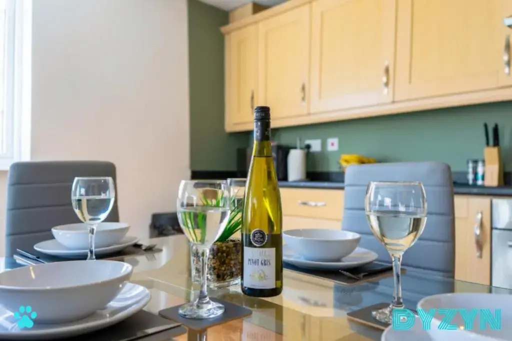 Harrowby House - DYZYN Living - Pet Friendly & Secured Parking - B2B Long Stay