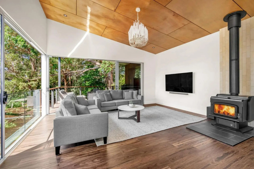 Kookaburra House at Vincentia 4pm Check Out Sundays