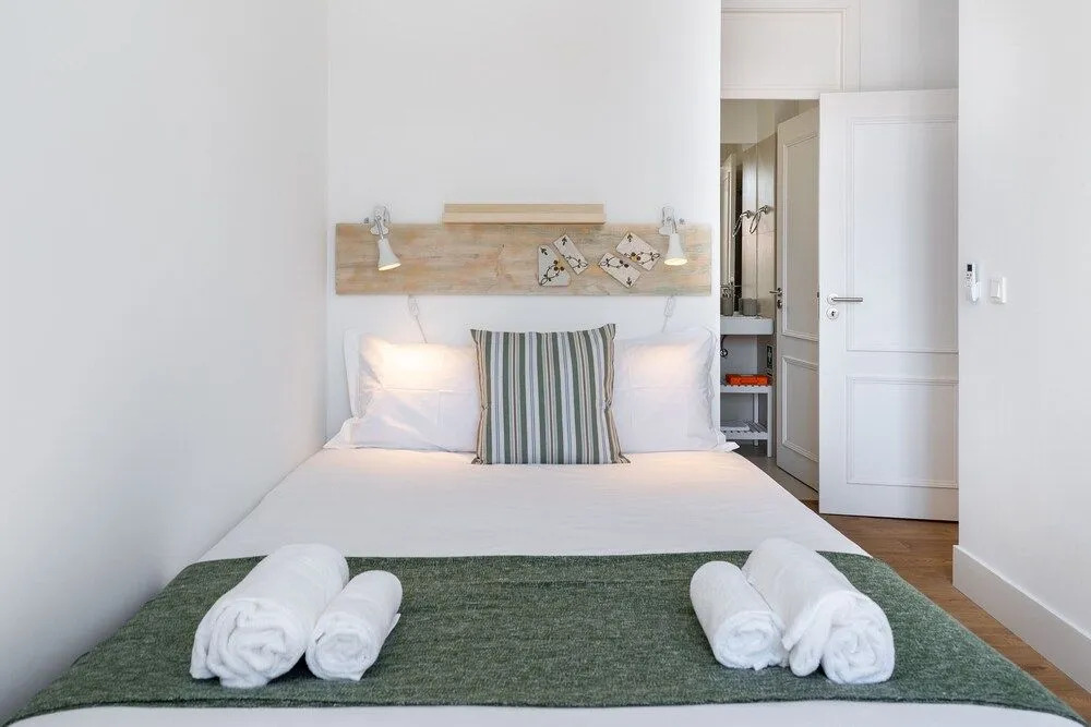 Modern Lisbon Apartments by Soulplaces