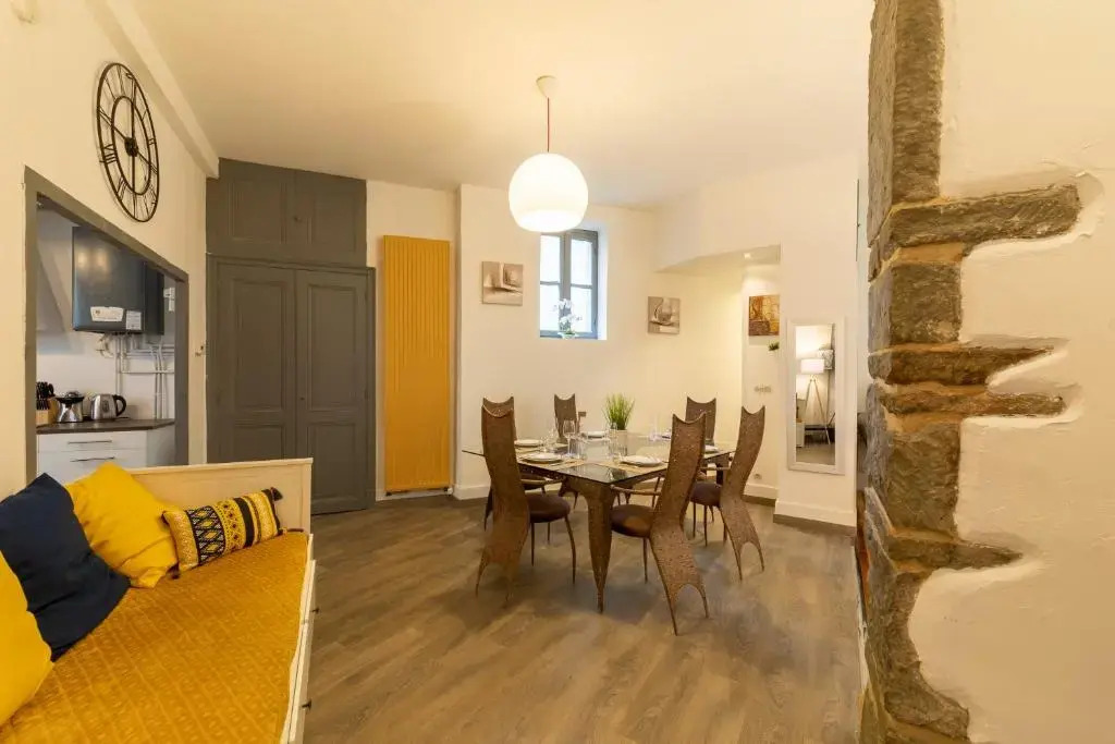 Le Contemporain, Hyper-centre, 8 pers