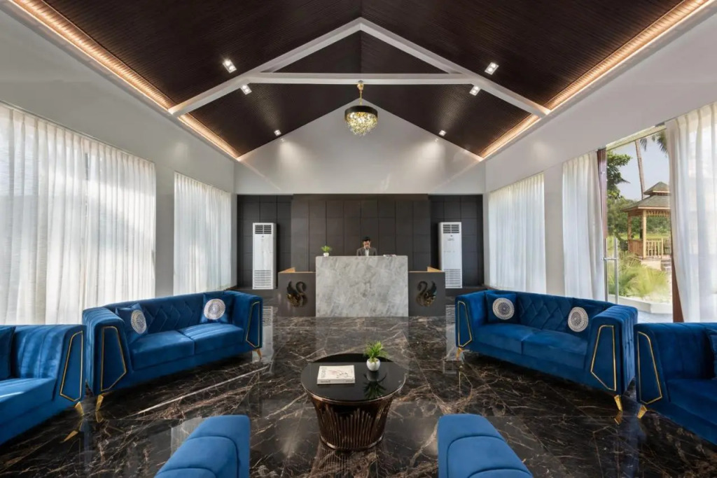Paramount Riverfront Resort & Spa