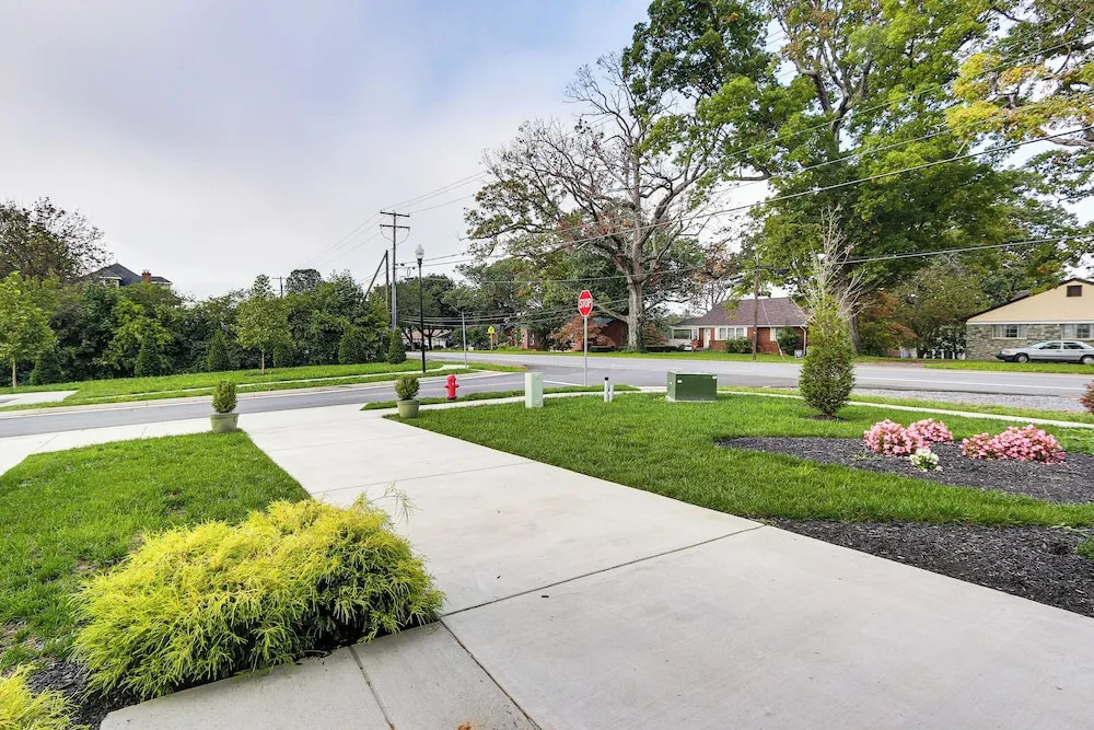 2 Mi to Hollywood Casino: Charles Town Townhome!