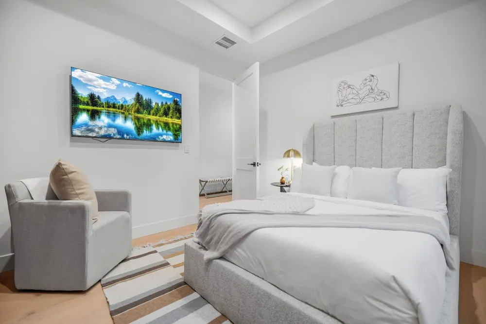Colfax Estate   Modern Luxury Oasis in Prime Colfax Meadows