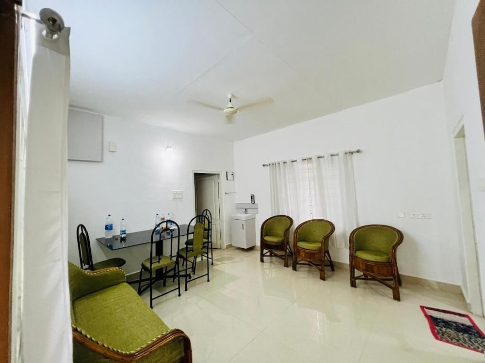 Little Chandhana Guest House