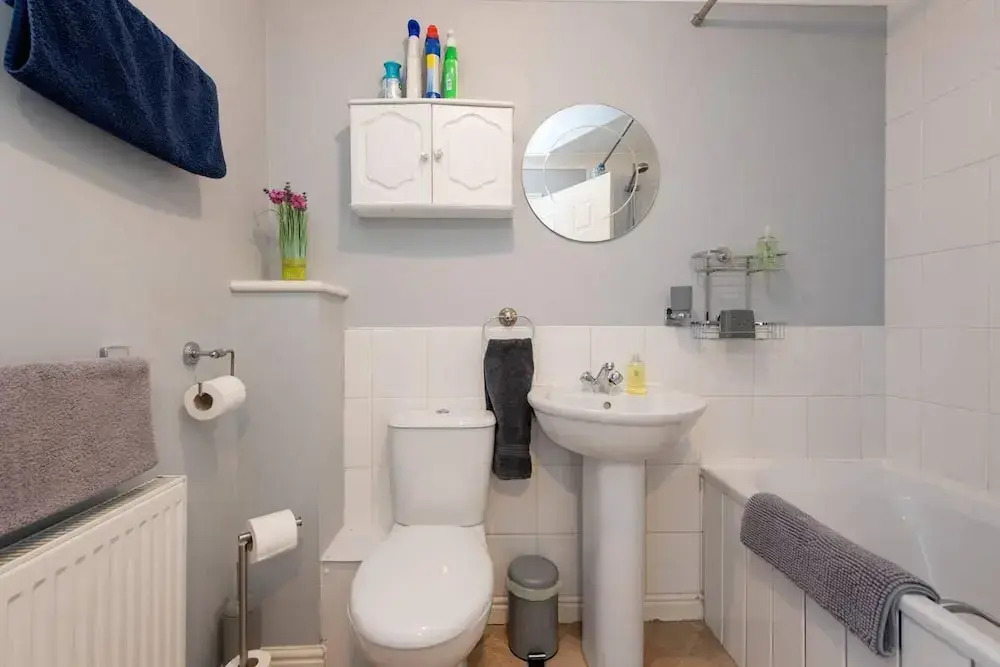 Darlington 3 bed House Near Train Station