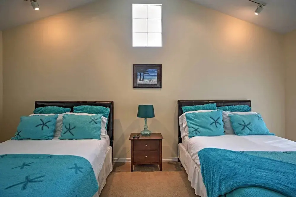 Walk to Beach! Poolside Oasis in Pompano