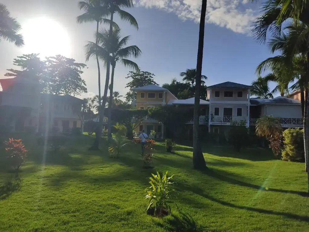 Apartment with pool & garden in beach area