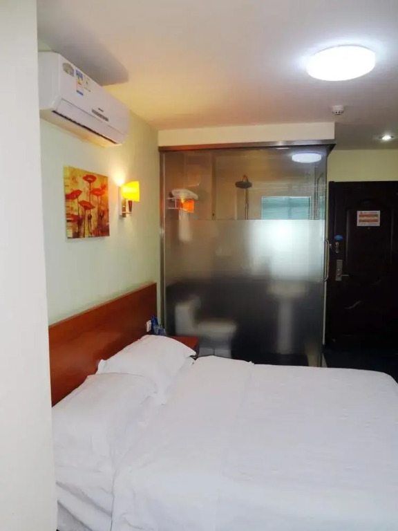 Yijia Hotel