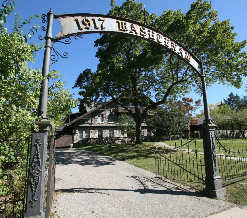 Stone Chalet Bed & Breakfast Inn