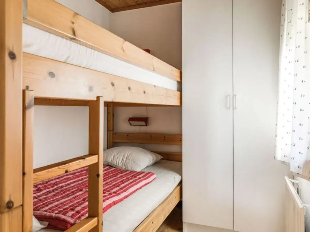 Kjuge Gula Huset (SKO039)