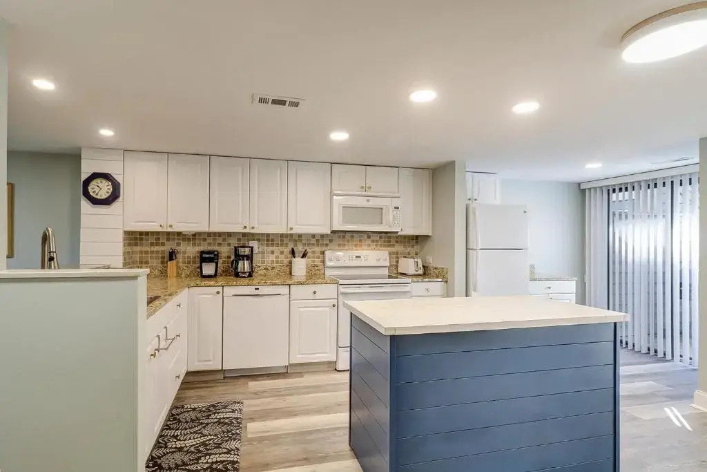 144 The Greens 1 BR Shipyard Golf Condo