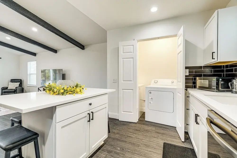 Private Hot Tub & Golf Course Views: Lakeway Gem