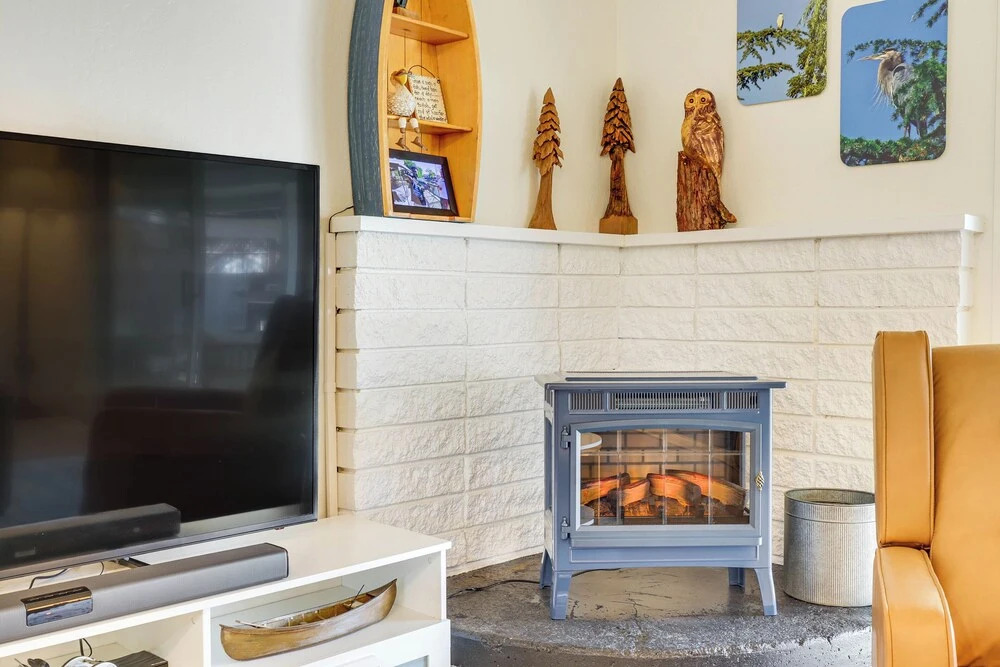 Clear Lake Gem on Canal w/ Dock: Dogs Welcome