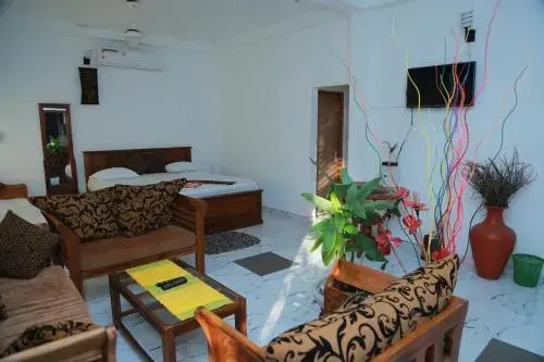 Rivelco Holiday Inn