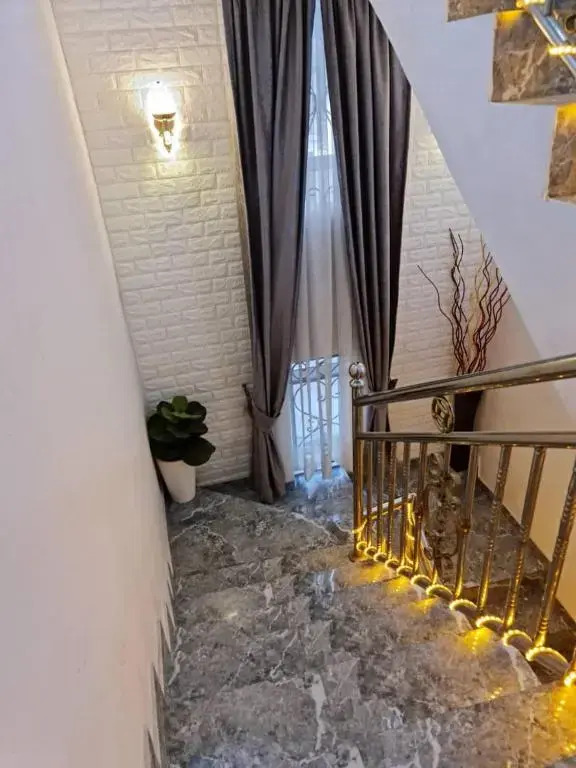 Amazing 6 BR House with High speed WiFi and Swimming pool