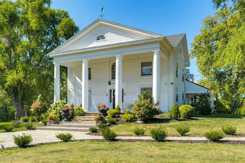 Near Lake Erie, Harbor & Parks: Conneaut Getaway!